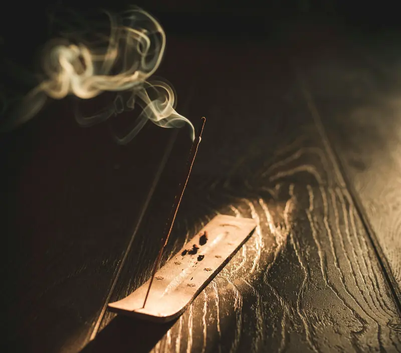 Smoky scents: incense, oud, tobacco